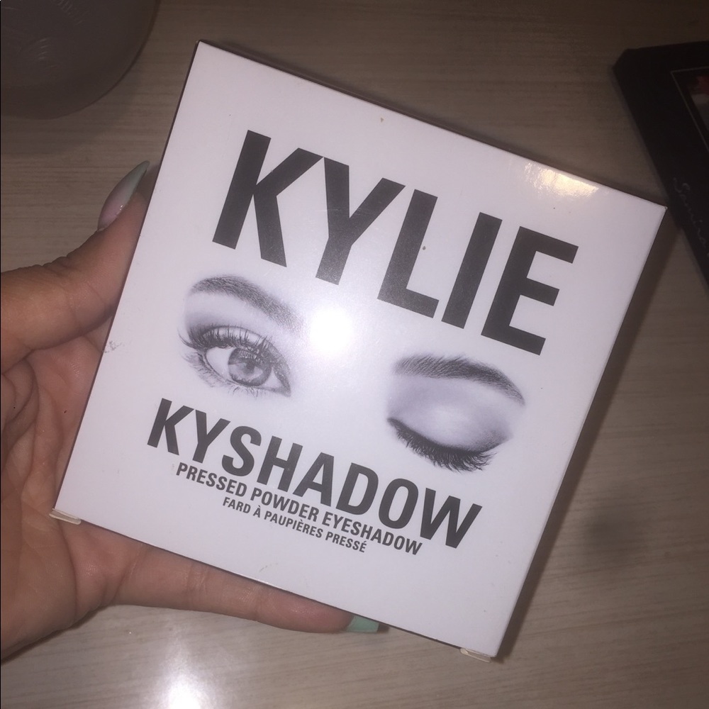 Kylie Burgundy palette
